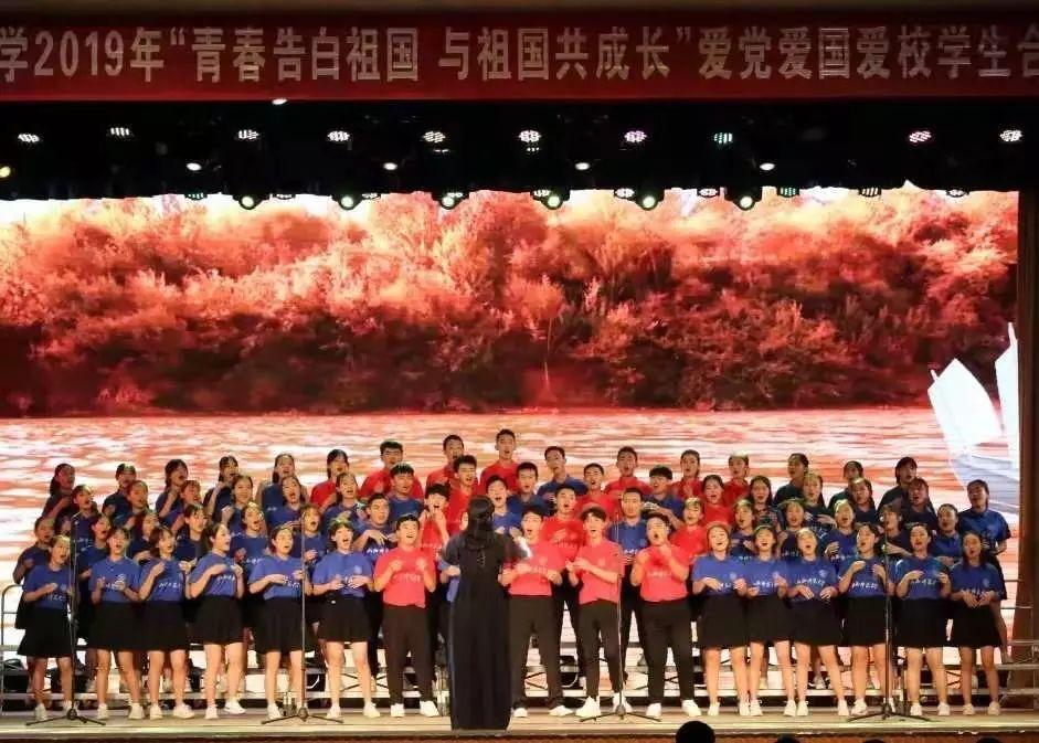 电影里吻戏为何只拍上半身？当镜头下移时，太割裂！
